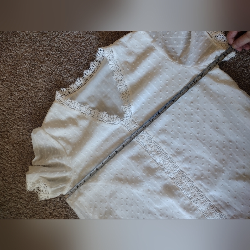 Ivory Lace Trim Top Large NWOT - Picture 11 of 12